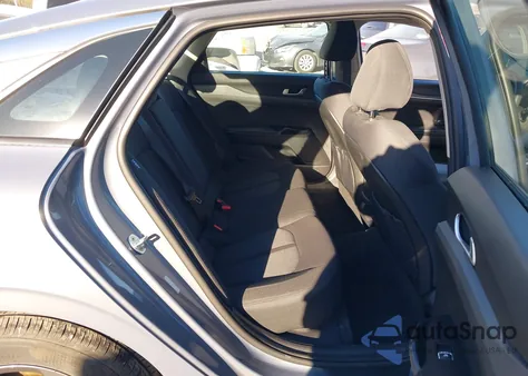 2023 Kia K5 Lxs z USA, uszkodzony, nr VIN 5XXG14J22PG194445